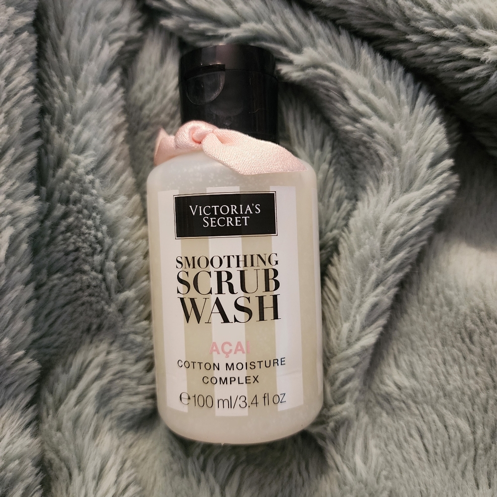Victoria's Secret smoothing scrub wash Acai 3.4 fl oz